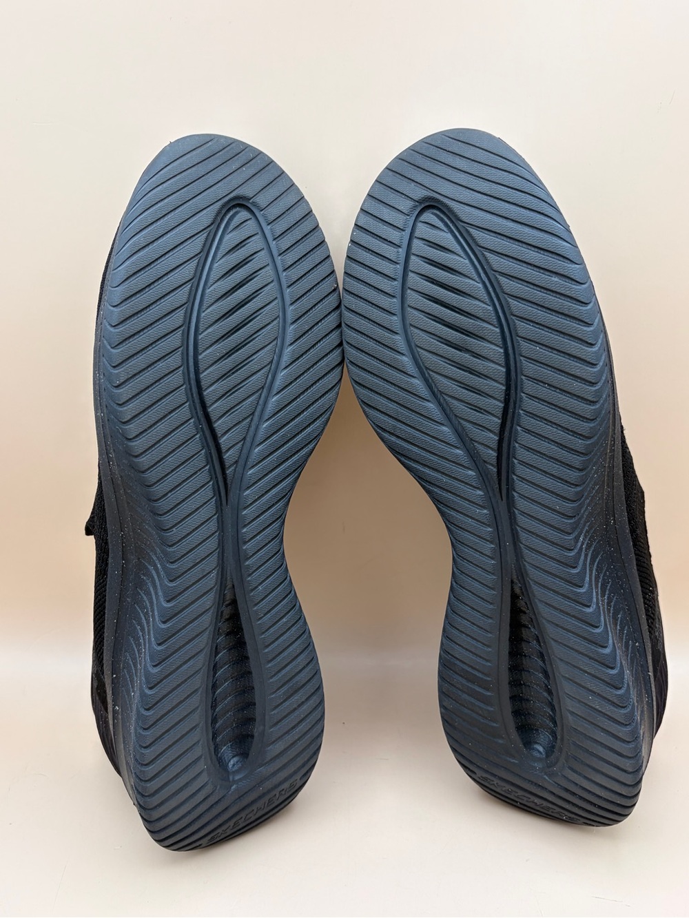 Skechers Stretch Women’s Size 11 Black Slip-On Knit Casual Walking Shoes - Picture 7 of 7